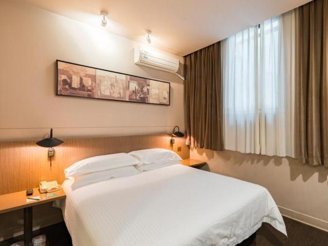 Jinjiang Inn Nanjing Road Pedestrian Streeteast Asia Hotel Shanghai Extérieur photo